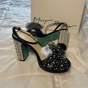 NEW Size 8: Betsey Johnson Pearl and Bow Heels with Strap